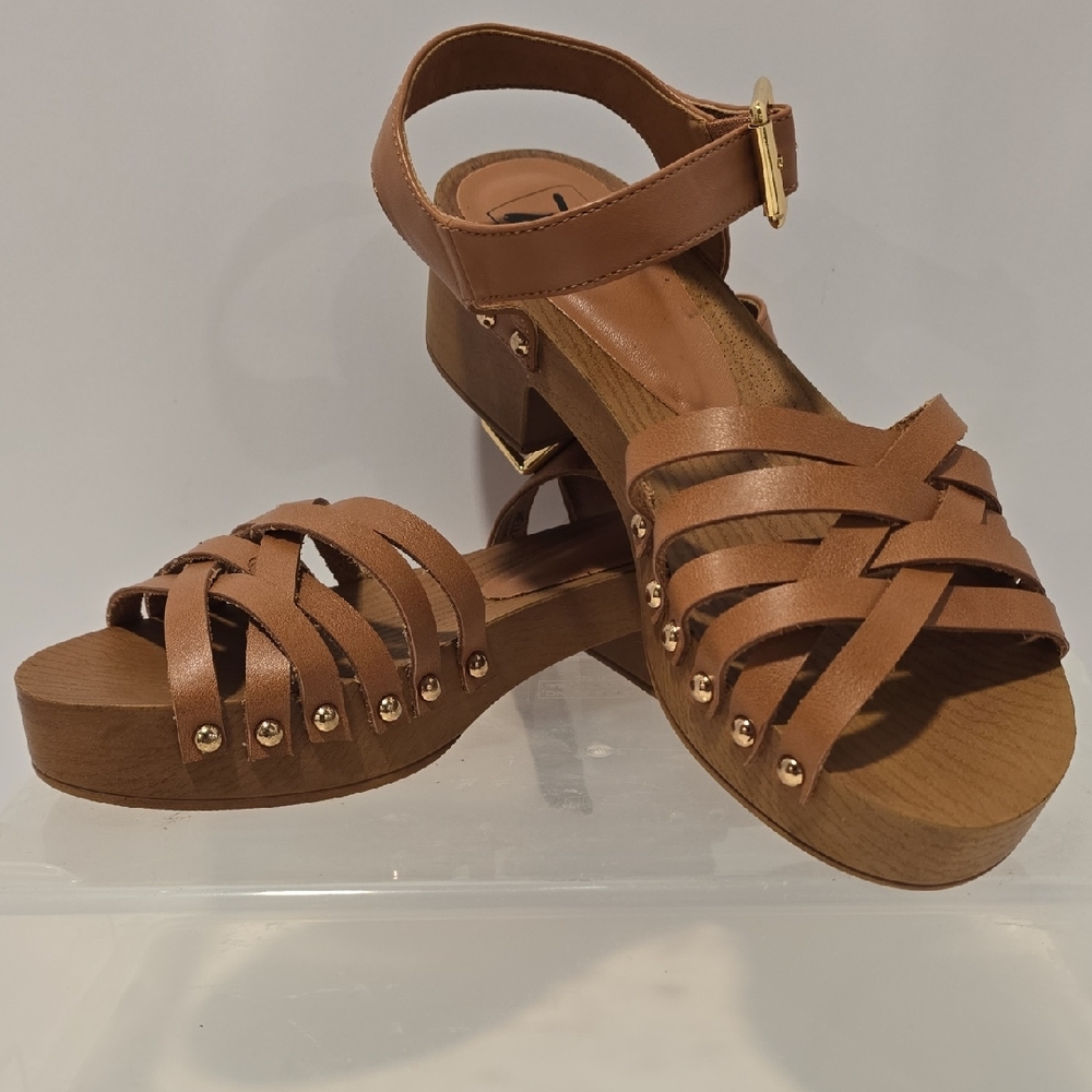 Dirty Laundry Tan Strappy Sandals